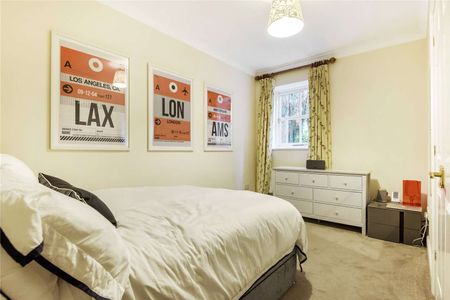 A charming three bedroom home in the heart of Sunningdale. - Photo 4