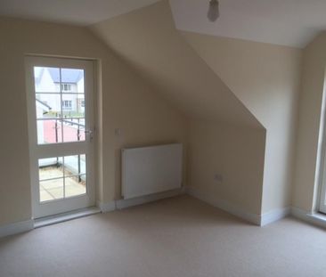 3 bedroom semi-detached house to rent - Photo 2