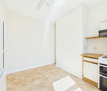 Flat to rent on - Photo 4