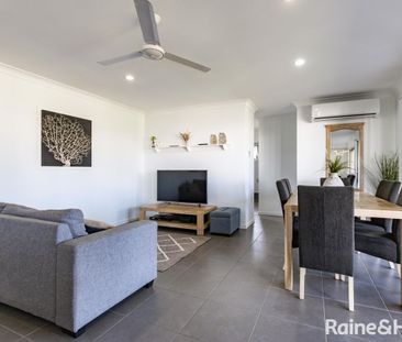Beautiful spacious modern family home at Coral Cove - Photo 3