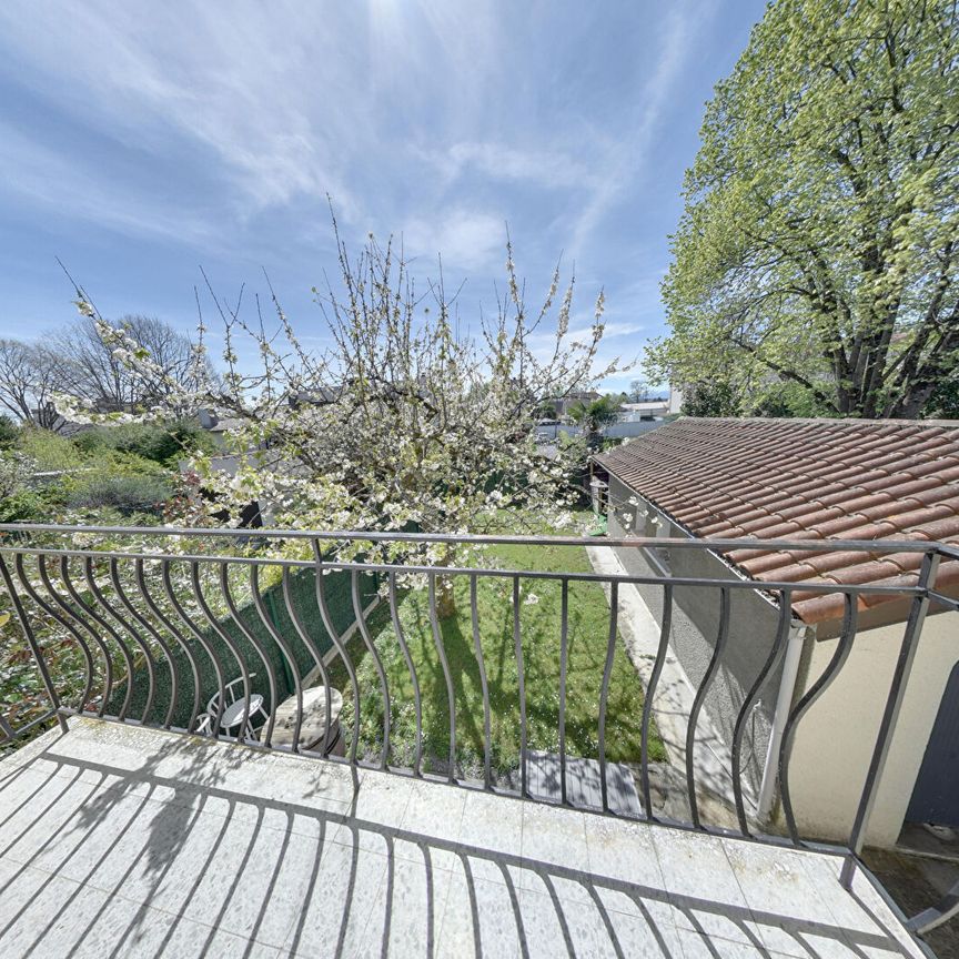 T4 à l'etage d'une maison avec balcon, cave et cour privative, - Photo 1