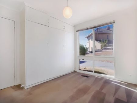 3 Bed, 1 Bath - Photo 5