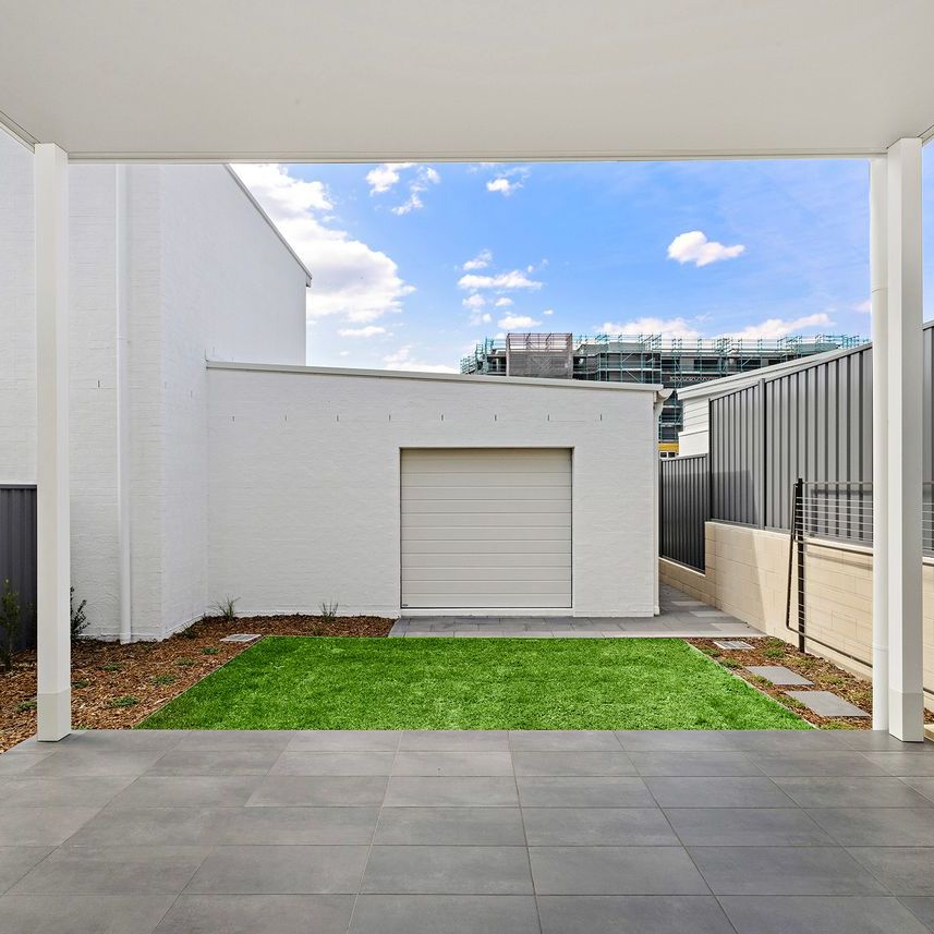Brand New Luxury Home in Shell Cove Marina - Photo 1