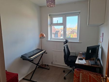 3 Bed Semi-Detached House, Alwins Court, BS30 - Photo 4