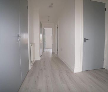 3 bedroom flat to rent - Photo 3