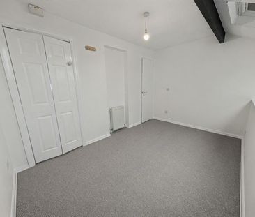 The Knolls, Bicton Heath, Shrewsbury, SY3 5DR - Photo 2