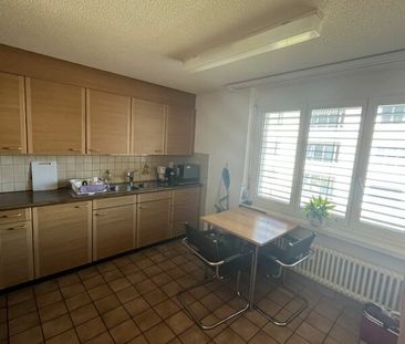 Grosszügige Wohnung an zentraler Lage - Photo 1