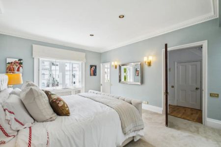 7 bedroom house in Kensington - Photo 4