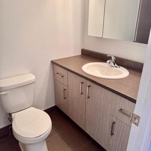 IMPECCABLE 3 1/2 FRAIS RÉNOVÉ - TOUT BÉTON - QUALITÉ/PRIX! - Photo 2