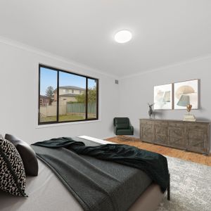 Spacious Traditional Home with Generous Outdoor Space - Photo 2