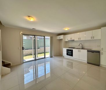 Modern Two Bedroom Townhouse - Photo 2