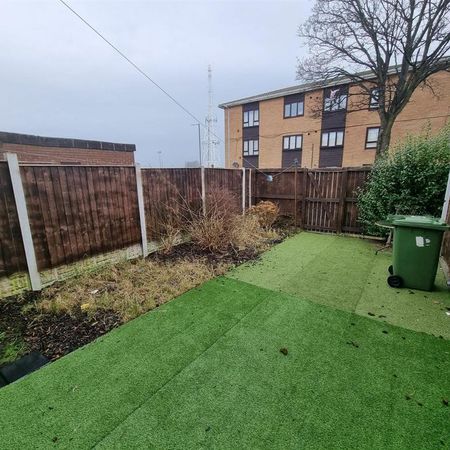 3 bedroom terraced house to rent - Photo 4