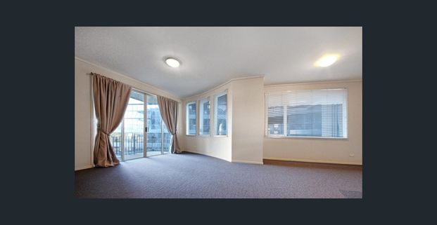 Primate Location Opposite Albert Park Lake! - Photo 1