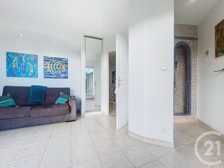 Location Maison 6 pièces 200m² ST LAURENT DU VAR 06700 - Photo 3