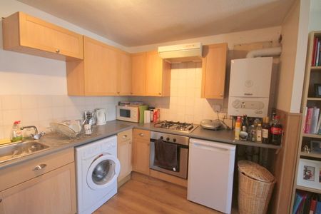 1 Bed Flat, Moriatry Close, N7 - Photo 3