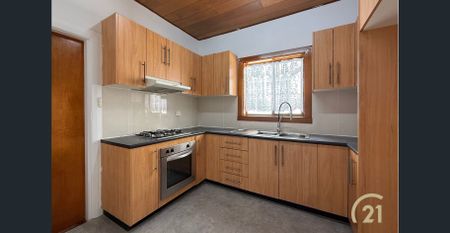 Updated 4 Bedroom Family Home, In A Prime Location! - Photo 5