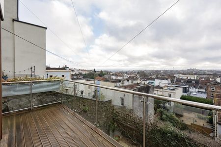 4 Bed House - Photo 3