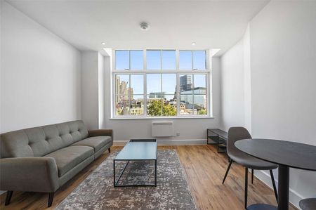 A recently refurbished one bedroom apartment in a convenient City location - Photo 2
