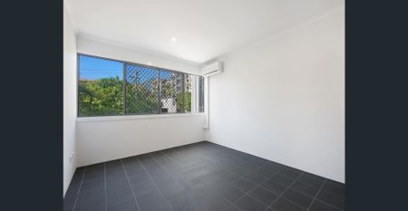 Stylishly renovated central apartment - Photo 5