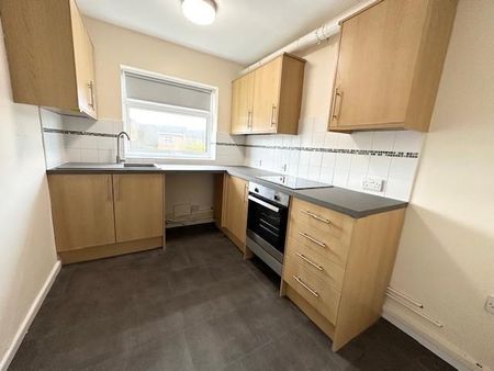 2 bedroom flat to rent - Photo 2