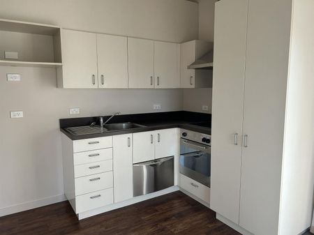 Keeping it light in Bordesley - Photo 5