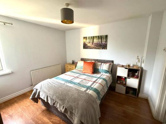 Partly Furnished 2 Bedroom 1st Floor Apartment - Photo 1