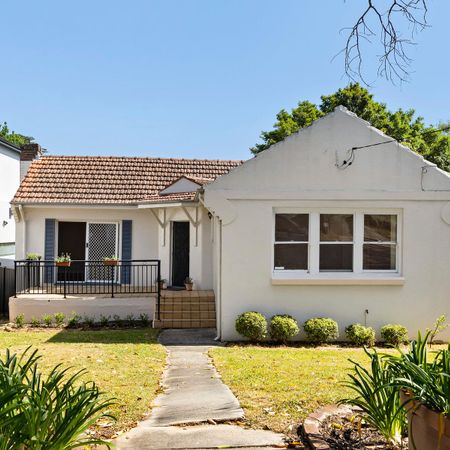 Modern Family Living in a Premier Epping Position - Photo 3