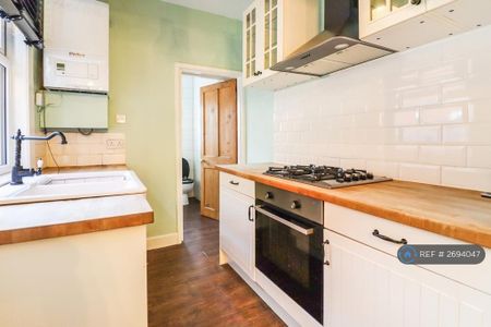 2 bedroom semi-detached house to rent - Photo 4