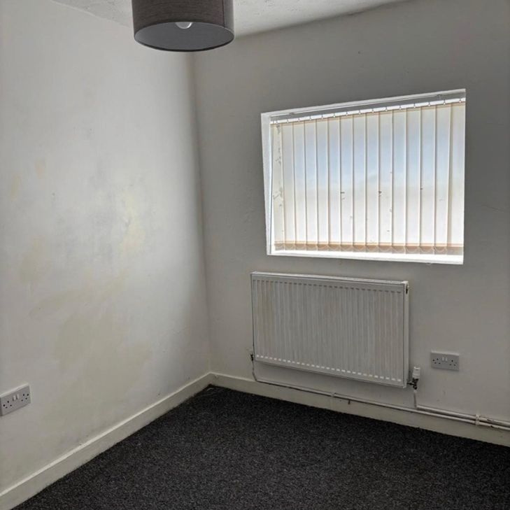 Studio Flat, Picton Road, L15 - Photo 1