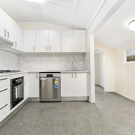 Character filled and perfectly positioned home - Photo 3