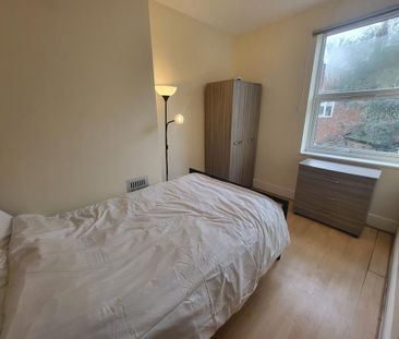 4 bedroom terraced house to rent - Photo 6