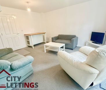 4 Bedroom End Terraced House - Photo 2