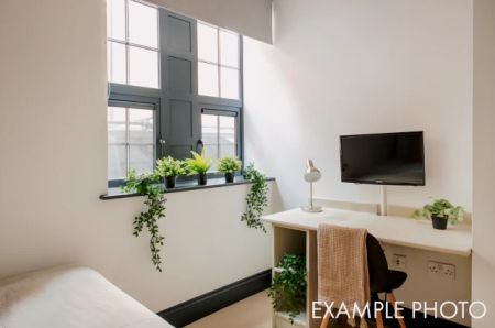 5 Beds 1 bath - Photo 5
