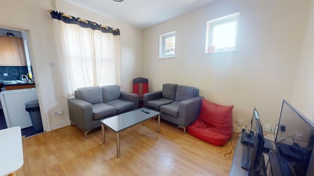 5 bedroom terraced house to rent - Photo 1