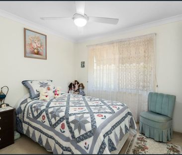 Peaceful Living in Beautiful Elanora - Photo 5