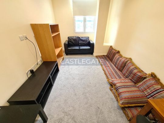 1 bedroom triplex to rent - Photo 1