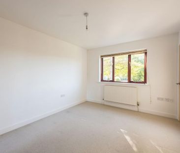 2 bedroom maisonette to rent - Photo 2