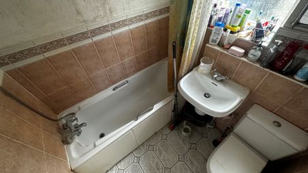 1 bedroom house to rent Eastcott Close, Luton, Bedfordshire, LU2 - Photo 4