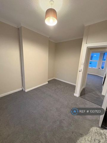 4 bedroom terraced house to rent - Photo 2