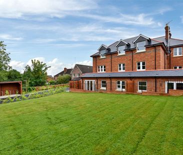 A ground floor two bedroom apartment in a newly converted gated dev... - Photo 4