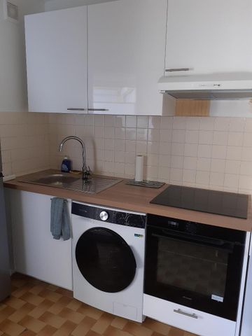 Location Appartement 2 pièces 44m² DRAGUIGNAN 83300 - Photo 4