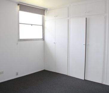 Renovated Three Bedroom in Corio - Photo 5