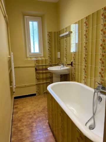 Location Maison 5 pièces 134m² SUZE LA ROUSSE 26790 - Photo 2