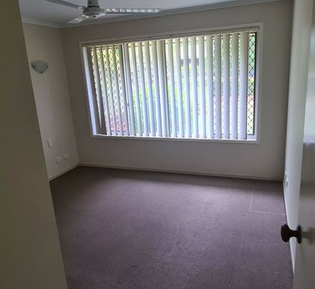 5 Lanchester Street, Stafford Heights QLD, Belconnen - Photo 2