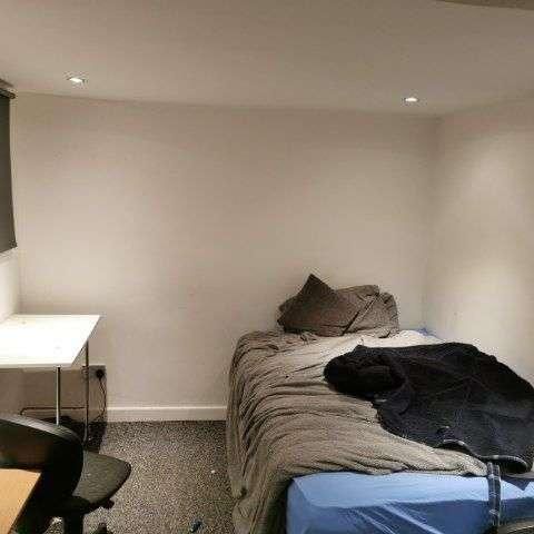 Harold Place, Leeds, LS6 - Photo 1