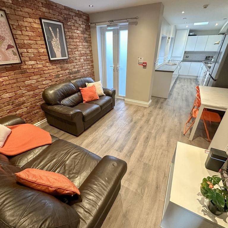 6 bedroom house to rent - Photo 1