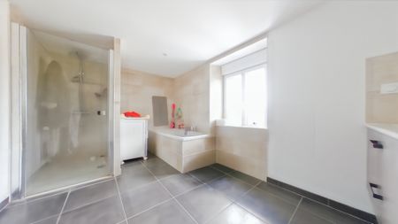 Location Maison 5 pièces 120m² MEZIERES SUR COUESNON 35140 - Photo 5