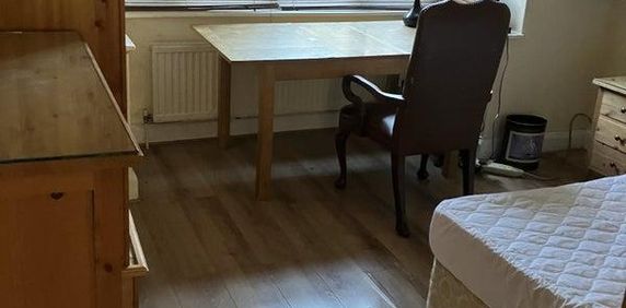 House share to rent - Photo 2