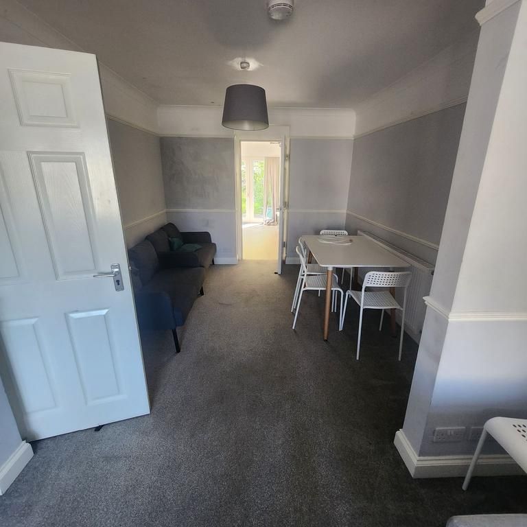 6 bedroom house to rent - Photo 1