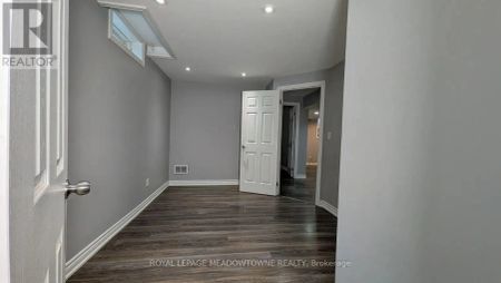 259 QUEEN MARY DRIVE - Photo 3